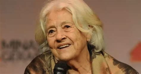 biografia de adélia prado.